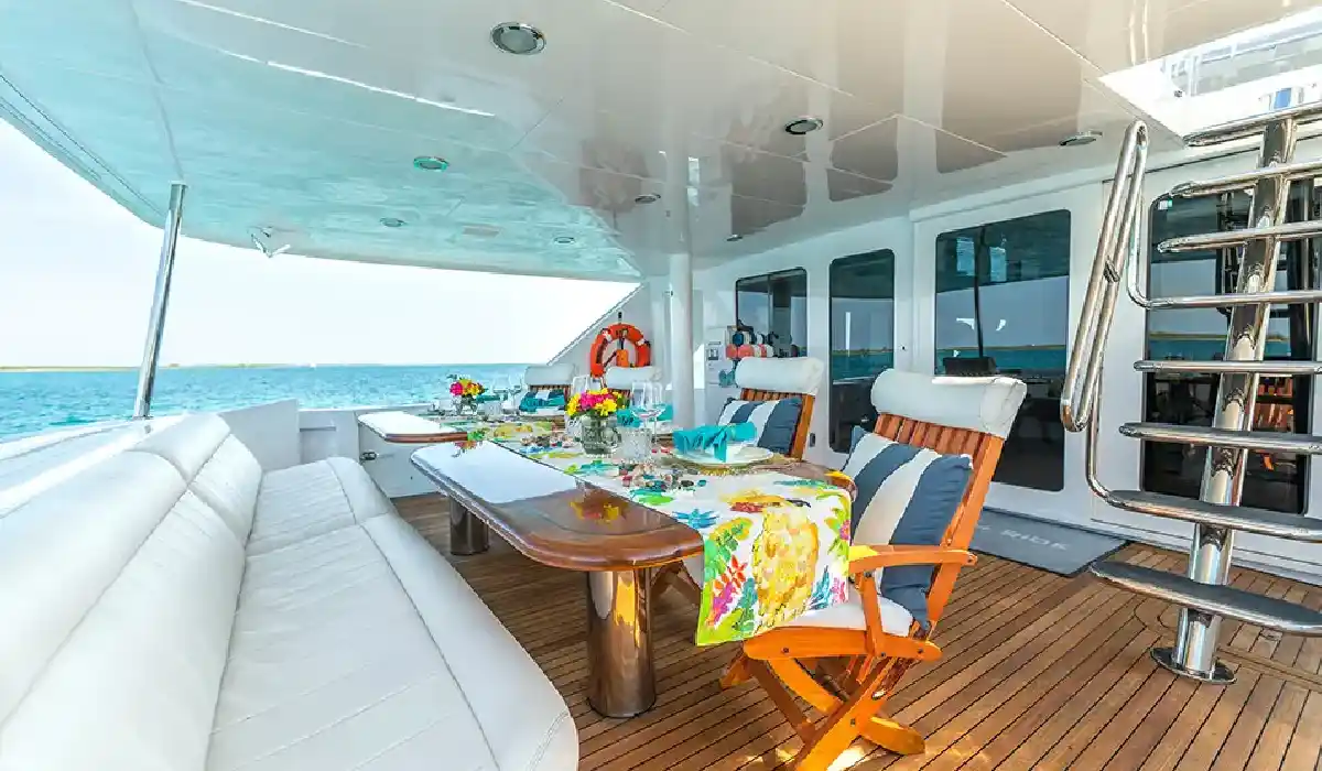 Hatteras - Magnum Ride - Best Yacht Rentals - Best Preowned Yachts - Exclusive Concierge Club.webp